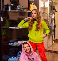 Иван и Ксения в рекламе брендов от магазина мультибрендовой одежды lДжинс на страницах журнала STELLE дети